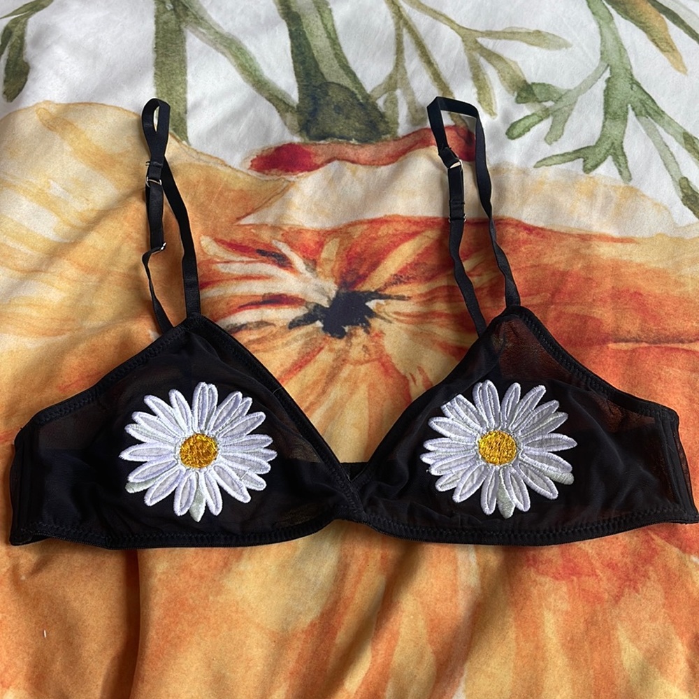 Black daisy bralette